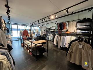 Ready-to-use commercial property for sale in the heart of Aartselaar Looking for a top commercial location with visibility and charm? Discover this...