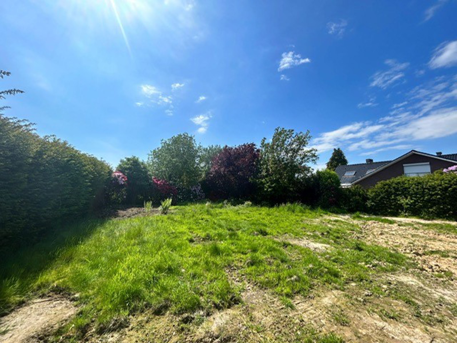 Perfect gelegen bouwgrond met bouwvergunning - foto 3