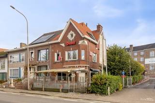 BIEDEN VANAF 349.000,00 EURO!Ontdek dit veelzijdige handelspand met woonst aan de Grote Hulststraat 57 in Tielt! 🍽️Een toplocatie met uitstekende...