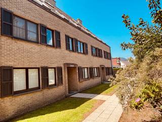 *ruime living, open geïnstalleerde keuken,hall met vestiaire,1 ruime slaapkamer,afzonderlijke wc,badkamer met douche*volwaardige zonnige terras en...