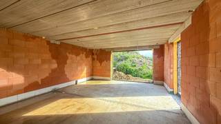 Moderne halfopen nieuwbouwwoning in ruwbouw – Singelstraat 71 in Heusden-Zolder!<br /><br />Moderne nieuwbouwwoning in ruwbouw met 3 slaapkamers, gelegen in een rustige en aangename omgeving in Berkenbos. Dankzij de gunstige ligging zijn winkels, scholen, belangrijke verbindingswegen en voorzieningen vlot bereikbaar.<br /><br />Deze stijlvolle halfopen bebouwing wordt opgetrokken in een lichte gevelsteen en combineert een strakke, moderne uitstraling met een praktische indeling en biedt de toekomstige eigenaar de mogelijkheid om de verdere afwerking volledig naar eigen smaak en wensen te bepalen.<br /><br />De woning beschikt over een bruto bewoonbare oppervlakte van 180 m² en is gelegen op een perceel van 4,23 are.<br /><br />Via de inkomhal komt men binnen in de woning, waar meteen de open en lichtrijke leefruimte tot zijn recht komt. De ruime zithoek en eetplaats sluiten mooi aan op de moderne keuken, waardoor een aangenaam en ruimtelijk geheel ontstaat. De grote raampartijen zorgen voor een overvloed aan natuurlijk licht en creëren een fijne verbinding met het terras en de achterliggende buitenruimte. Aansluitend aan de keuken bevindt zich een praktische berging, ideaal voor extra opslag en huishoudelijke voorzieningen. Verder is er op het gelijkvloers een apart toilet voorzien.<br /><br />Via de vaste trap bereikt men de eerste verdieping en bevinden zich 3 slaapkamers, waarvan één slaapkamer beschikt over een dressing, evenals een badkamer en een 2de toilet.<br /><br />De woning wordt als ruwbouw aangeboden en het perceel wordt vlak afgewerkt, zodat de toekomstige eigenaar meteen met de verdere aanleg en aanplanting kan starten.<br /><br />Ook buiten is er voldoende ruimte om volop van het wonen te genieten. Achteraan bevindt zich een ruim terras dat rechtstreeks aansluit op de leefruimte en toegang geeft tot de buitenruimte. De hedendaagse vormgeving met het strakke volume en het platte dak zorgt bovendien voor een moderne uitstraling.<br /><br />Pluspunten:<br />- Moderne en strakke architectuur;<br />- Rustige ligging in Berkenbos;<br />- 180 m² bruto bewoonbare oppervlakte;<br />- Grondopp. van 4,23 are;<br />- 3 slaapkamers, waarvan 1 met dressing;<br />- Ruime en aangename leefruimte;<br />- Regenwaterput ;<br />- Ideaal voor wie een moderne nieuwbouwwoning naar eigen smaak wil afwerken!<br /><br />Prijsindeling: <br />150.000 euro (grondwaarde) x 12% registratierechten = 18.000 euro <br />149.000 euro (constructiewaarde) x 21% btw = 31.290 euro<br />Totaalprijs excl. notariskosten = 348.290 euro<br /><br />Een interessante opportuniteit voor wie op zoek is naar een moderne halfopen nieuwbouwwoning in ruwbouw en de verdere afwerking volledig naar eigen wensen wil bepalen!<br /><br />Interesse? Voor een bezichtiging ter plaatse of meer info, bel ons op 078/78.78.70, of kom gerust binnen in ons kantoor — je bent steeds welkom!
