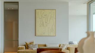 <p>Exclusief wonen op de 26e verdieping van Antwerp Tower. Dit bijzonder ruime Serenity-appartement van 191 m² beschikt over 2 slaapkamers en 2 badkamers. Royale glaspartijen brengen het indrukwekkende stadslandschap tot in de leefruimtes en versterken het gevoel van ruimte en exclusiviteit.</p>
<p>Het appartement is momenteel onafgewerkt, waardoor de toekomstige eigenaar de mogelijkheid heeft om de afwerking verder te personaliseren. Contacteer BROCOR voor meer informatie over de afwerkingsmogelijkheden.</p>