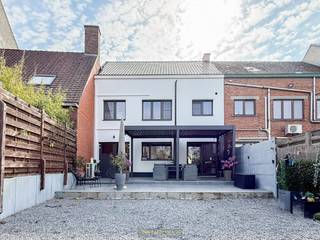 1ste bezoekdag vrijdag 24 april! Inschrijven kan via www.nobels.be onder referentienummer 4338159.RUIME, GERENOVEERDE WONING met garage, ZUIDGERICHTE...