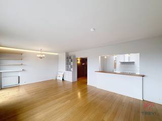 UCCLE, ideally located between the Observatory and Dieweg, close to transport links and shops, with unobstructed views, bright 2-bedroom apartment...