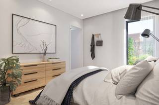 Dit nieuwbouwappartement situeert zich op de tweede verdieping van nieuwbouwresidentie De Zeven Rozen in blok C. Het omvat een inkomhal,...