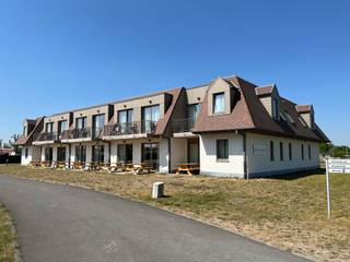 Deze comfortabele vakantiewoning voor 5 personen bevindt zich op het populaire domein "Klein Strand" in Jabbeke, met een uitstekende...