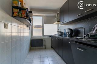 <p><span>Looking for a move-in ready apartment that combines comfort, natural light and a practical layout? This well-maintained apartment offers approximately 85 m² of living space and is an excellent opportunity for both owner-occupiers and investors.</span></p>
<p><span>The bright living area benefits from large windows, creating a pleasant and inviting atmosphere throughout the day. The recently renovated kitchen has been finished in a contemporary style and offers everything you need for comfortable everyday living.</span></p>
<p><span>The apartment features two spacious bedrooms, a well-kept bathroom and a sunny south-facing terrace where you can relax and enjoy the sunshine from morning until evening.</span></p>
<p><span>Comfort is further enhanced by recently installed windows fitted with insect screens throughout the apartment. The property also benefits from compliant electrical installation, gas-fired central heating and a favourable energy performance, contributing to lower energy costs.</span></p>
<p><span>Ideally located close to shops, schools, public transport and major access roads, this apartment combines peaceful living with excellent accessibility.</span></p>
<p><span>A perfect opportunity for anyone looking for a ready-to-move-in apartment in a convenient location.</span></p>
<p><span>Contact Century 21 Locus today to arrange your viewing.</span></p>