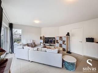 Ontdek dit recent en uiterst energiezuinig gelijkvloers appartement, rustig gelegen op korte afstand van het centrum van Eeklo.De indeling is als...