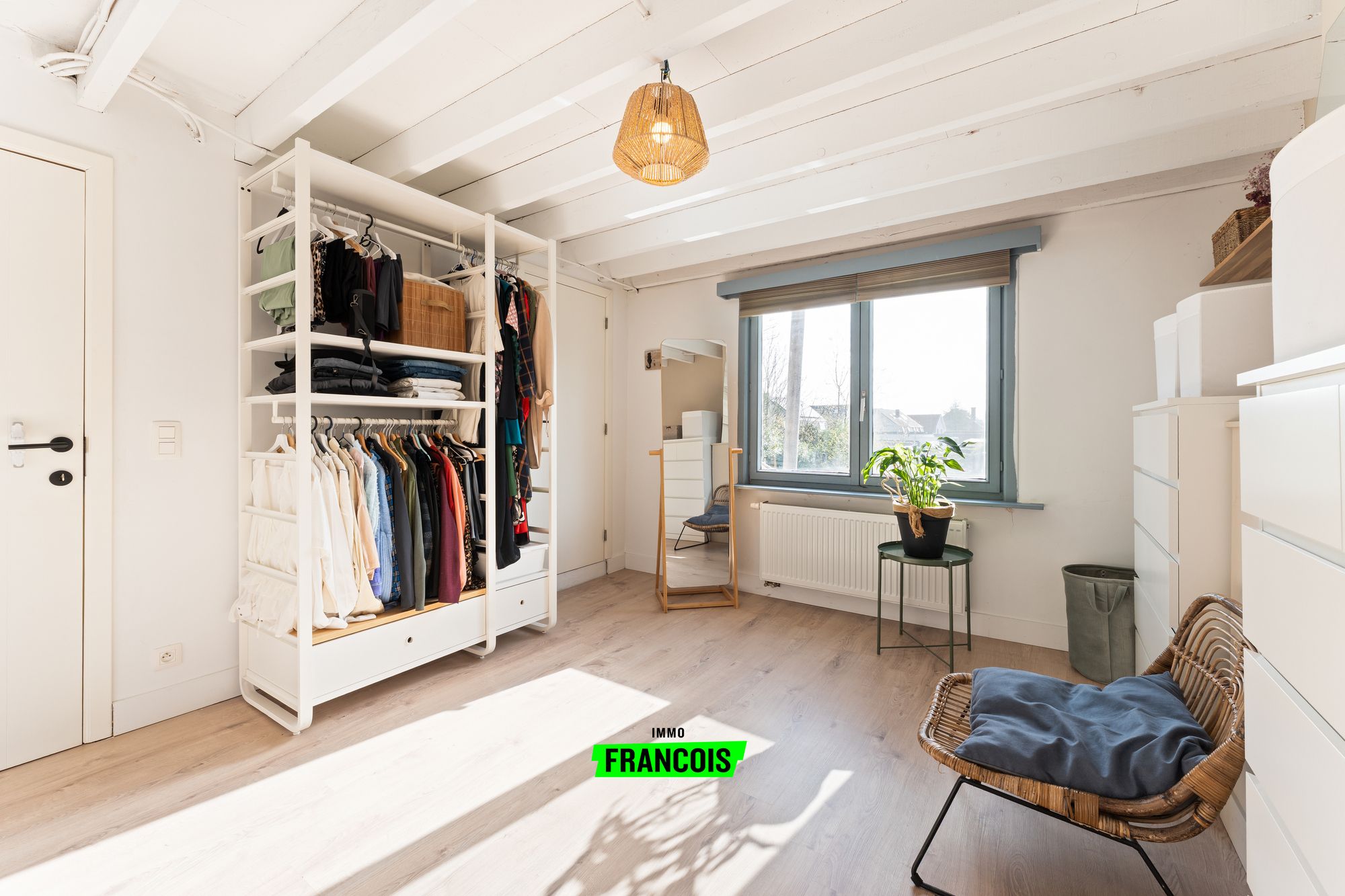 Charmante instapklare woning met volledig afgewerkte zolderverdieping nabij centrum Waarschoot - foto 4