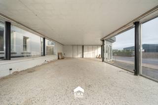 Polyvalente ruimte/werkplaats (97,50 m²):Ruimte voor diverse doeleinden. Zelfstandig beroep, showroom, hobbyruimte enz.Mogelijkheid tot aankopen van...