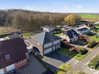 Moderne villa met hoge afwerkingsgraad nabij de A19!Deze kwalitatief afgewerkte woning is gelegen in het rustige Zillebeke. Met een...