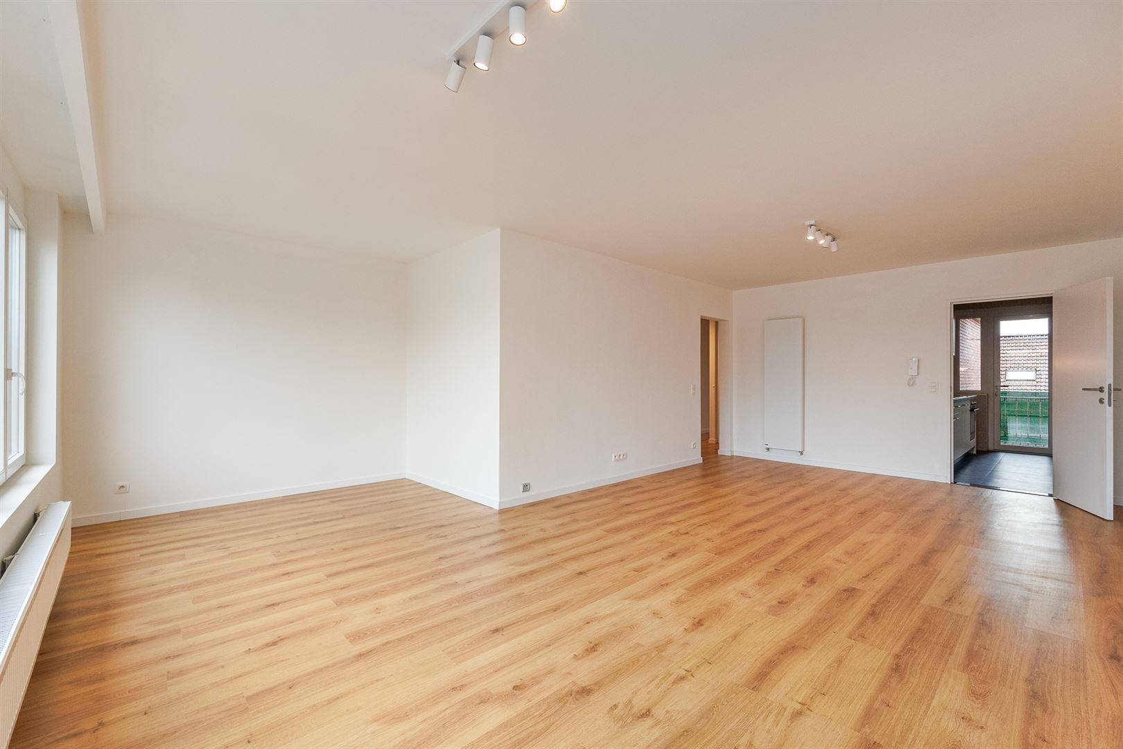 Prachtig gerenoveerd appartement in doodlopende straat zonder bovenburen - foto 2