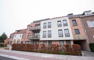 Perfect onderhouden 1-slaapkamer appartement van 70m² met mooi zonneterras (met luifel).Het appartement beschikt over een inkom met toilet, mooie...