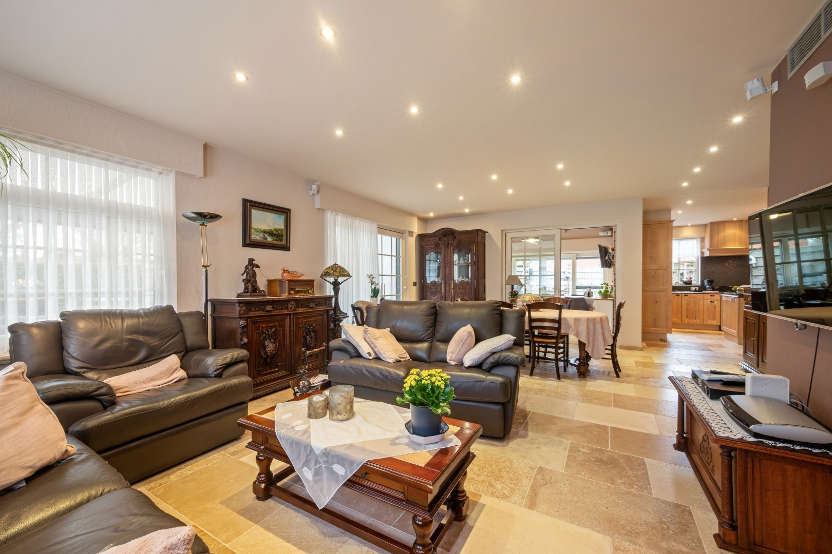 Recente halfopen woning met 3 slaapkamers, lift, garage en tuin op topligging in Ieper - foto 5