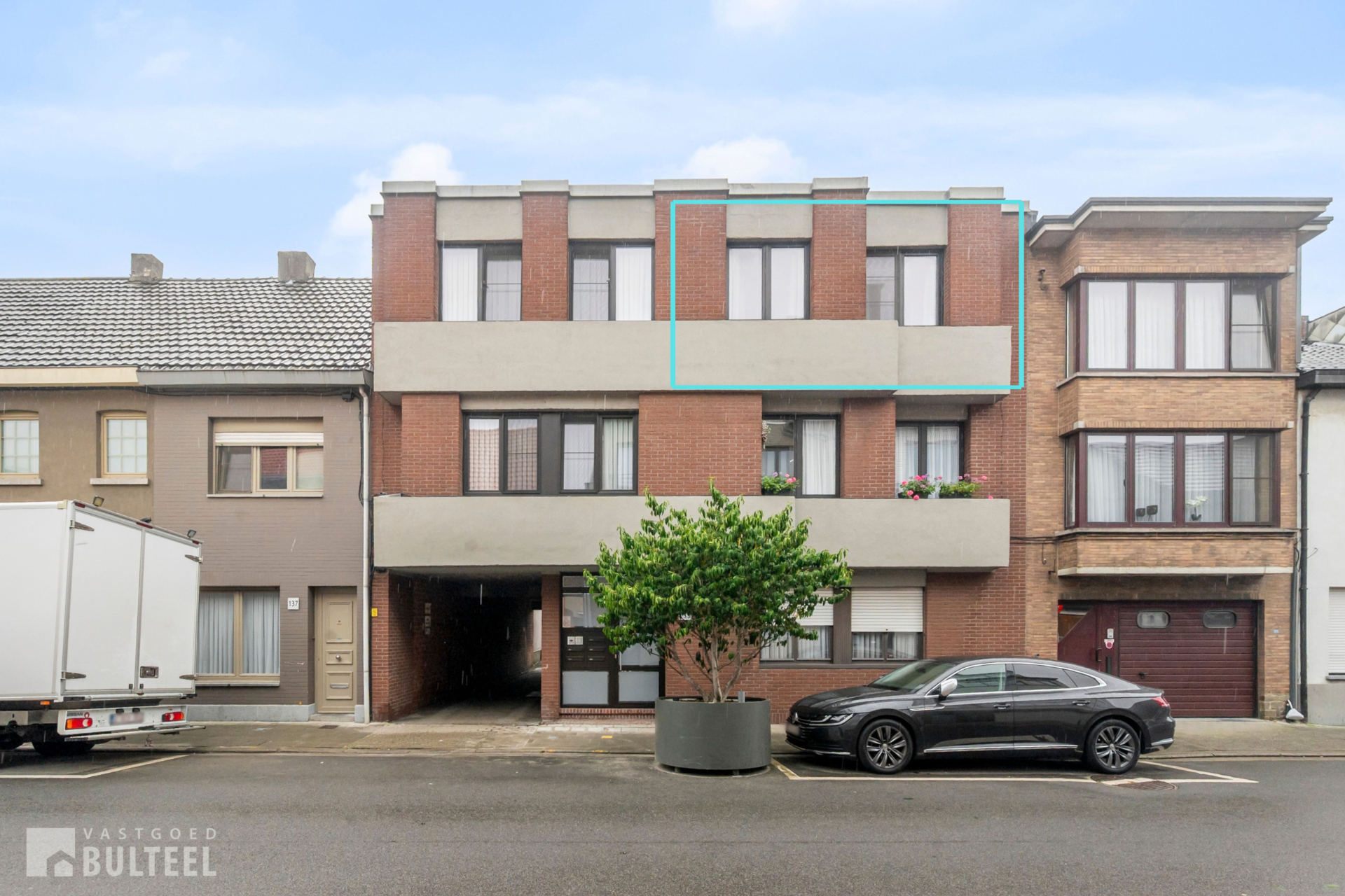 Zonnig dakappartement met 2 slaapkamers en een garagebox! - foto 1