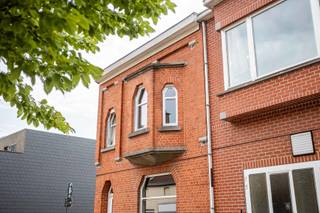 Spacieux HOB avec grand hangar - idéal pour travailler à son compte !Vous êtes à la recherche d'un bien immobilier qui combine parfaitement vie et...