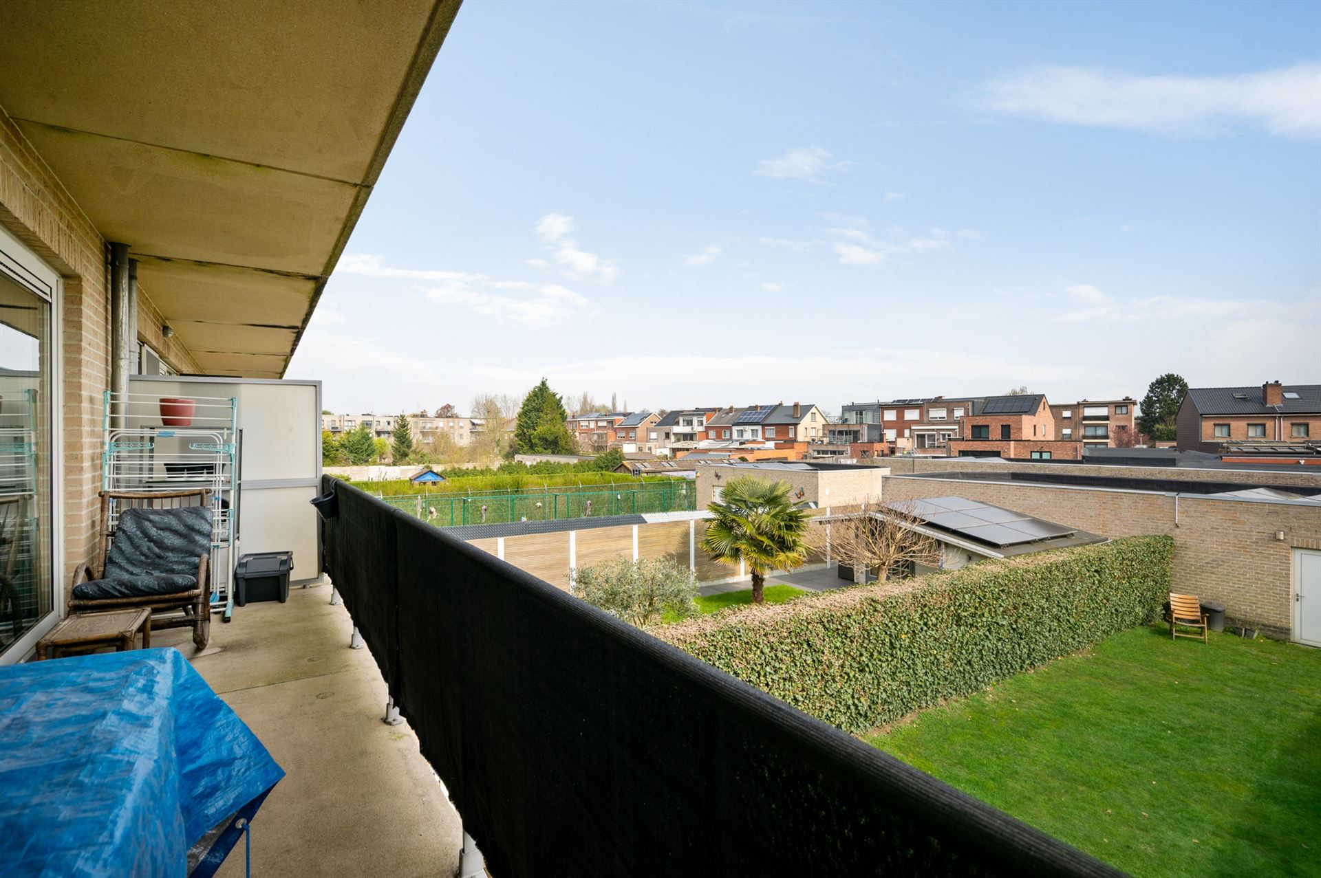 Verzorgd appartement (2008) met 2 slaapkamers, terras en garage. - foto 4