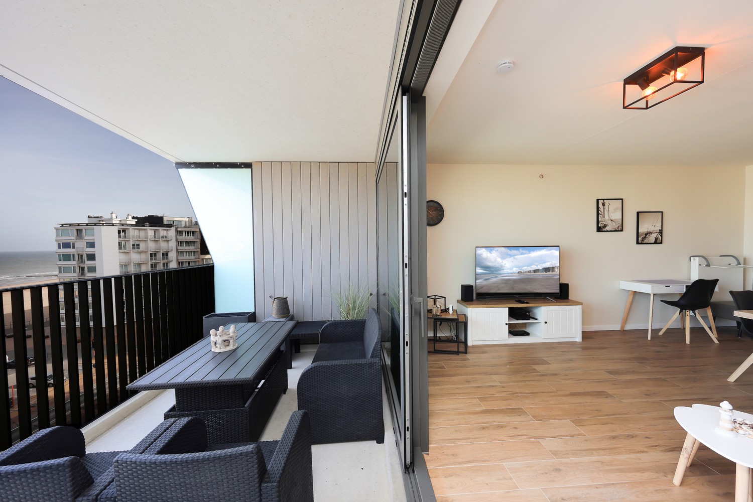 Schitterende studio met slaaphoek, ruim terras en frontaal zeezicht ! - foto 4
