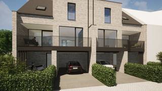 PLUSPUNTEN:<br />+ oppervlakte perceel: 155 m²<br />+ bewoonbare oppervlakte: 153 m²<br />+ 3 slaapkamers<br />+ nieuwbouw<br />+ ruim terras<br />+ carport aanwezig<br />+ zonnepanelen<br />+ warmtepomp<br />+ casco+ <br />+ afwerking in overleg mogelijk<br /><br />ALGEMEEN:<br />In het hart van Hamont-Achel bevindt zich deze nieuwbouw gezinswoning die modern wooncomfort combineert met een doordachte indeling. Met een bewoonbare oppervlakte van 153 m² is dit de ideale plek voor wie op zoek is naar een instapklare thuis in een rustige omgeving.<br /><br />Op het gelijkvloers vind je een uitnodigende inkomhal, praktische berging, wasplaats en een carport. Op de eerste verdieping komen keuken, eetruimte en zitruimte samen in een lichtrijke leefomgeving die uitkijkt op een ruim terras. De tweede verdieping herbergt drie comfortabele slaapkamers en een badkamer.<br /><br />Dankzij de aanwezigheid van een warmtepomp en zonnepanelen geniet je van energiezuinig wonen, terwijl de moderne architectuur zorgt voor een tijdloze uitstraling.<br /><br />De woning wordt casco+ aangeboden, waarbij je zelf de afwerking kunt voorzien. Wil je liever volledig instapklaar wonen? In overleg kan de woning ook volledig afgewerkt worden opgeleverd. De publicatie met de details van deze afwerkingsoptie vind je terug op onze website.<br /><br />INDELING:<br />+0: inkomhal, berging, wasplaats, carport<br />+1: keuken, eetruimte, zitruimte, toilet<br />+2: nachthal, 3 slaapkamers, badkamer<br /><br />Wilt u graag een afspraak voor deze charmante gezinswoning te Hamont? Contacteer ons dan op +32 89 87 03 67 of via info@immosign-plus.be.