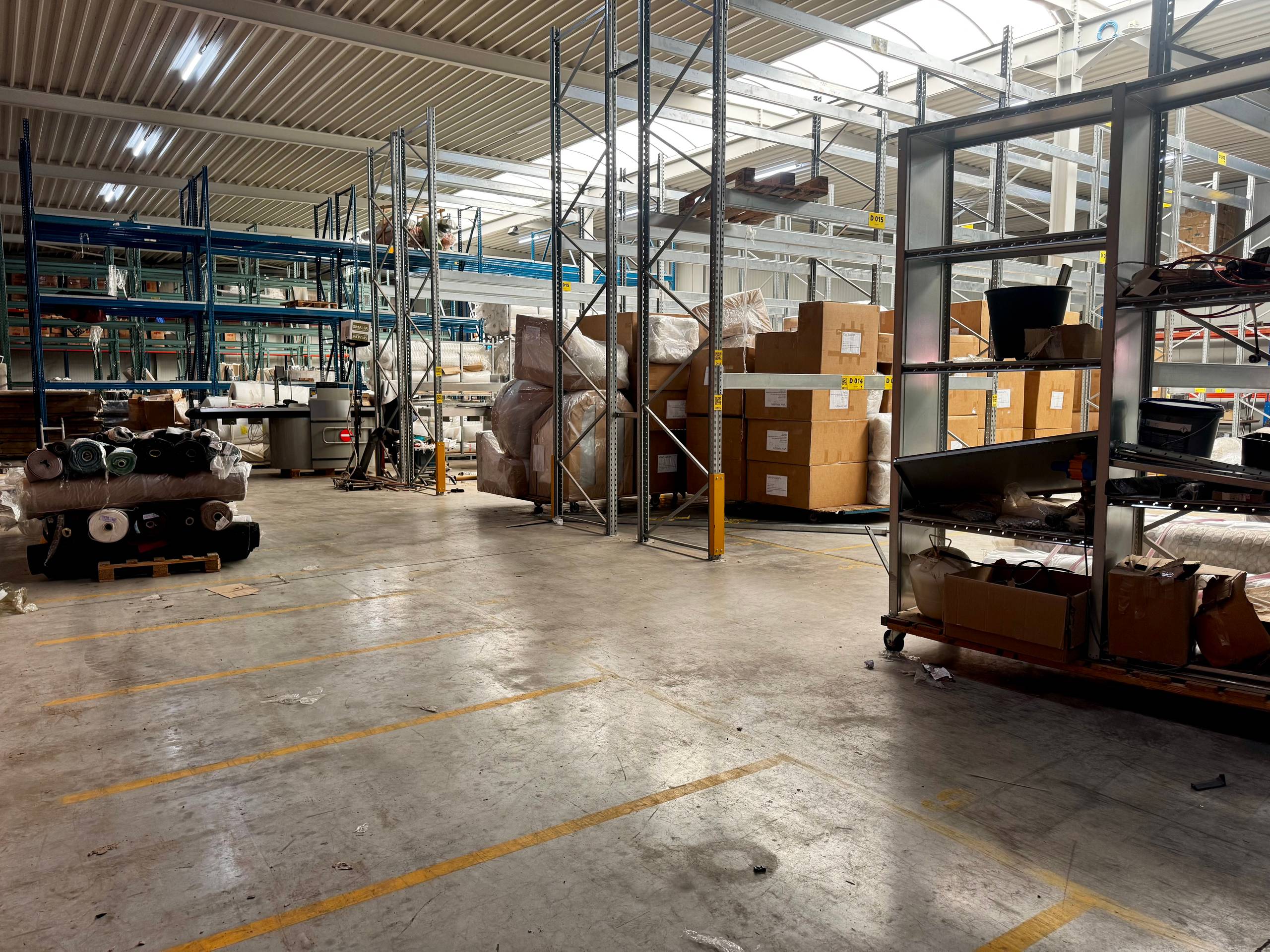 Magazijnruimte van 1.900 m² met moderne kantoren te Wilrijk - foto 5