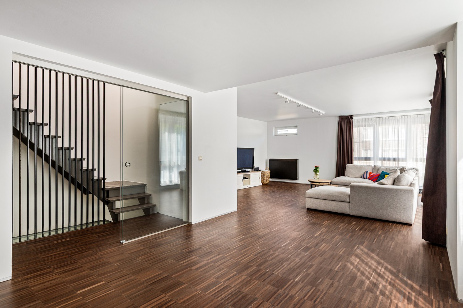 Halfopen huis met 4 slaapkamers, tuin en garage - foto 3