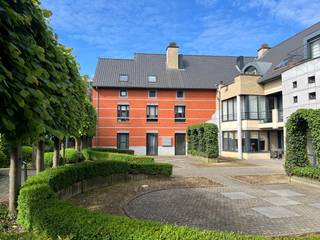 Leuk appartement met 1 slaapkamer en terras te huur in het centrum Diest, Refugiestraat 23.<br /><br />Het appartement is gelegen in 't Spijker op de eerste verdieping en heeft een bewoonbare oppervlakte van +/- 70m².<br />Het gebouw is voorzien van lift.<br /><br />Indeling van het appartement :<br />inkom<br />berging<br />slaapkamer<br />woonkamer<br />open keuken met berging<br />terras<br /><br />EPC : 104 , label B<br /><br />Huurprijs :<br />appartement : 750 € per maand<br />vaste gemeenschappelijke kosten : 40 € per maand<br />Totale huurprijs : 790 € per maand<br /><br />Indien dit appartement wenst te bezoeken, kan je via onze website www.alvast.be een mail sturen voor aanvraag bezichtiging.