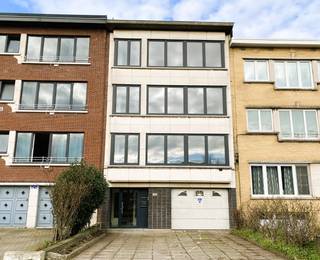 Dit recent gerenoveerde appartement met 2 slaapkamers en een gezellig terras, is centraal gelegen in Deurne in de nabijheid van invalswegen,...