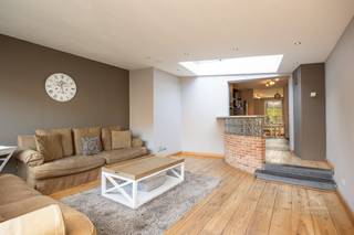  Charming and authentic home with modern finishes in Boom Welcome to this authentic and charming home in Boom. This cozy home combines character with...