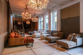 Fantastisch pand met tal van mogelijkheden!In de Wantestraat, een rustige straat te Assebroek, vinden we dit multifunctioneel pand met heel...