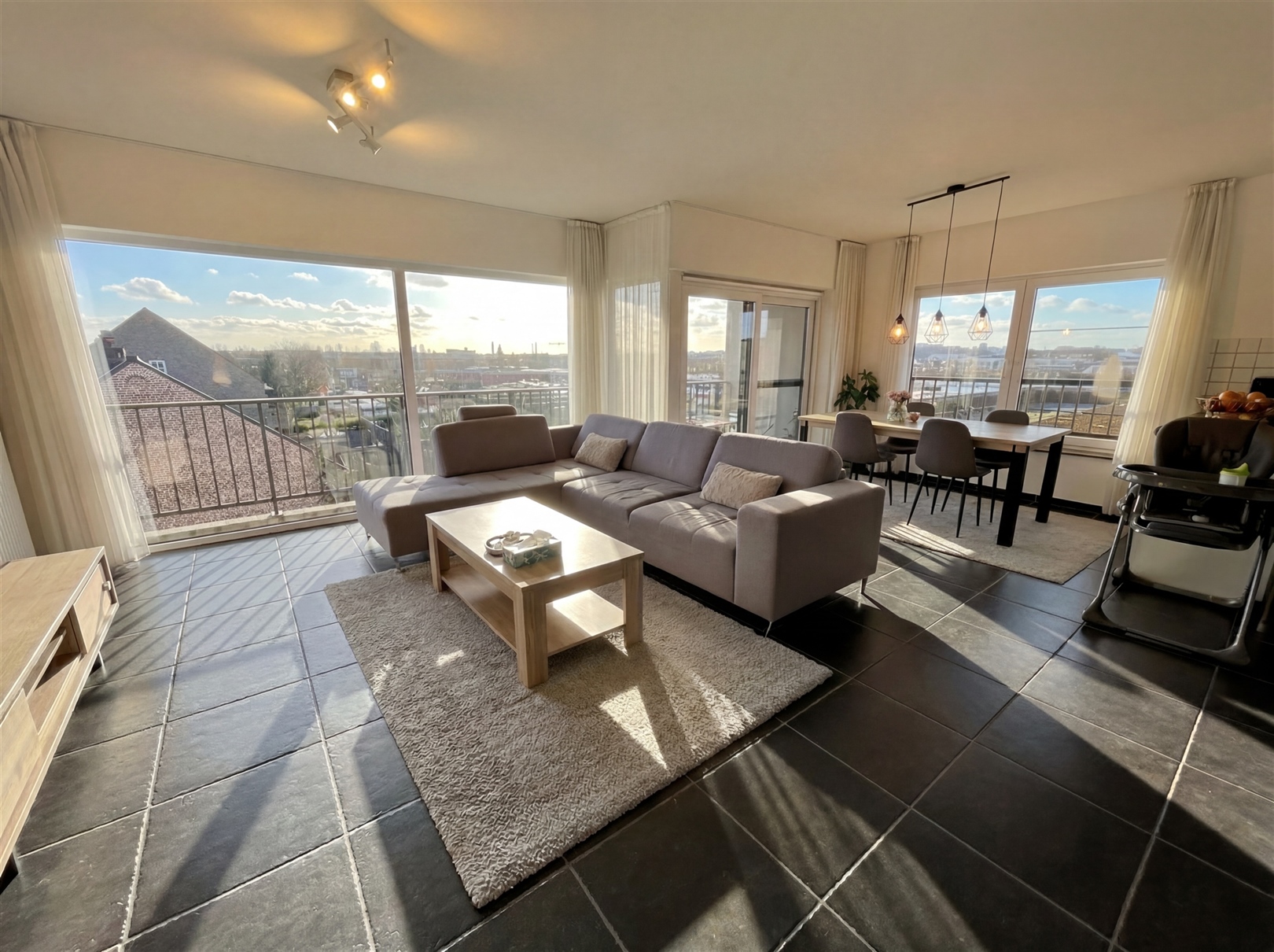 Appt (96 m²) avec terrasse ensoleillée, garage et cave ! - photo 5