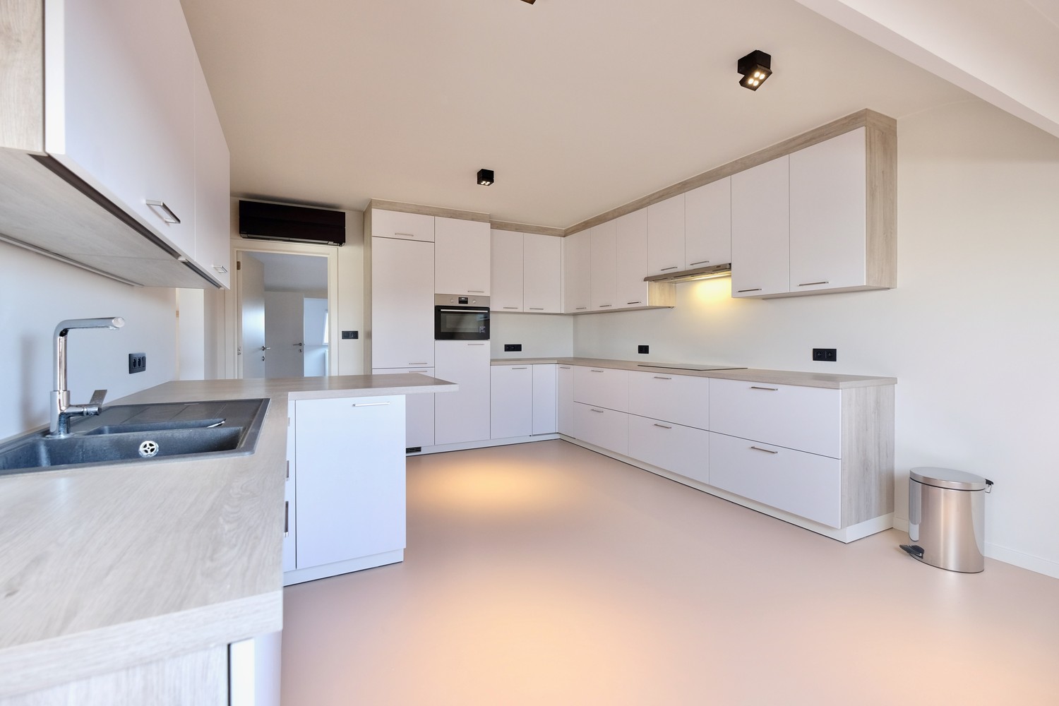 Apartment for rent in Sint-Truiden with 2 bedrooms - photo 2