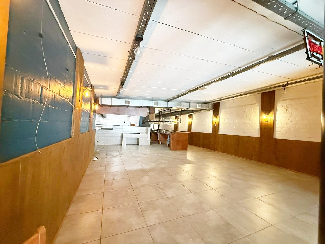 Ruim handelsgelijkvloers (±350 m²) met tal van mogelijkheden op topligging in Ninove - foto 4