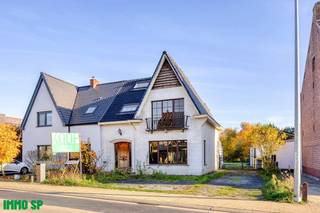 Instapklare woning in de dorpskern van Westmeerbeek.De woning werd volledig energetisch gerenoveerd en bevindt zich in goede staat van onderhoud. Bij...