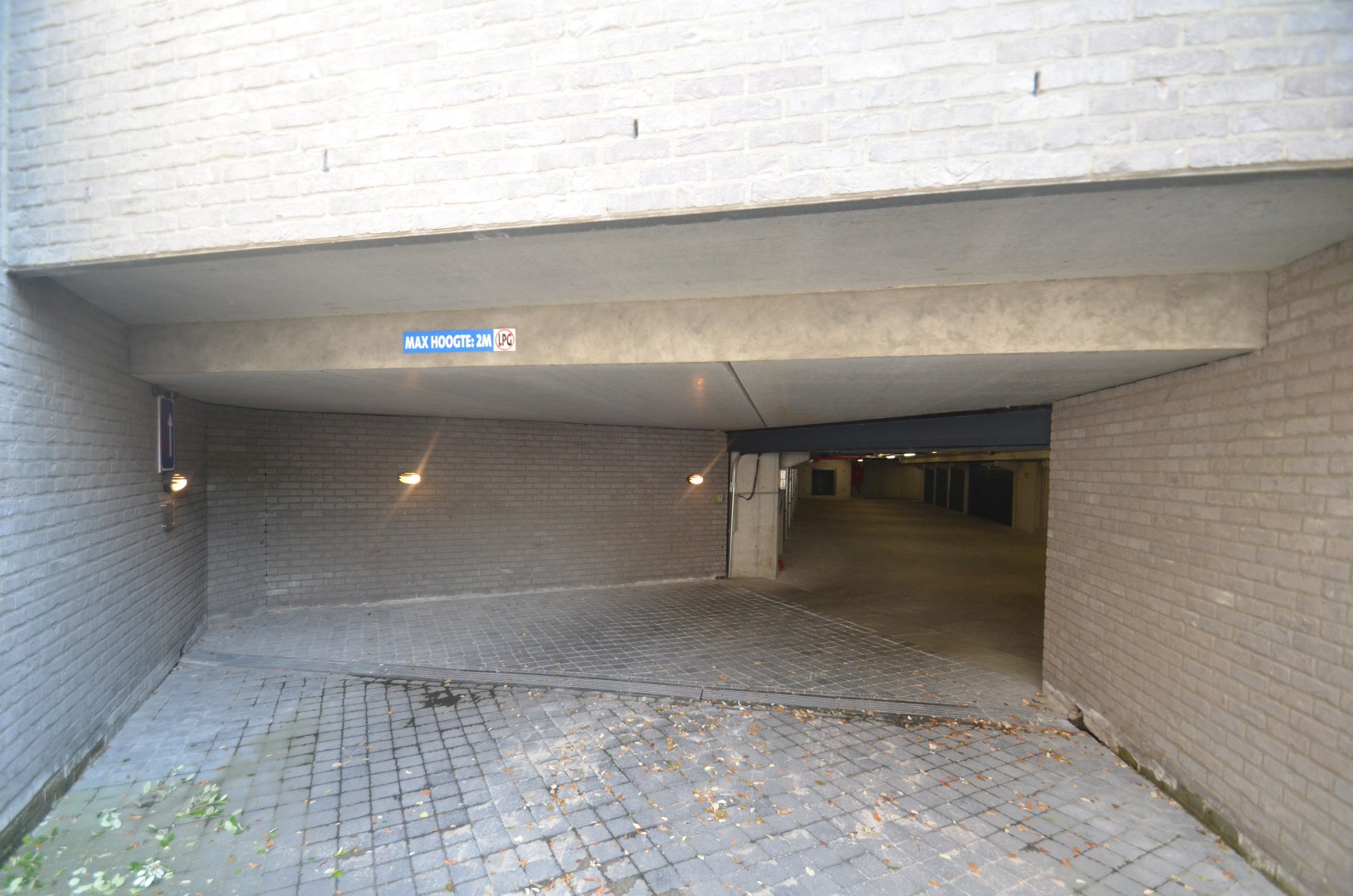 Gesloten garagebox centraal gelegen in het Zoute - foto 3