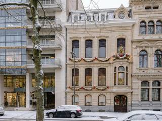 Aan de statige Frankrijklei in Antwerpen bevindt zich een uitzonderlijk eigendom dat historische grandeur combineert met moderne functionaliteit...
