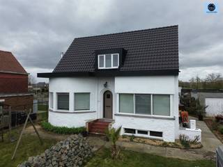 OPEN BEBOUWING MET 5 SLAAPKAMERSRichtprijs : 299.000 euro Deze open bebouwing is gelegen in Schendelbeke met 5 kamers en een garage achteraan de...