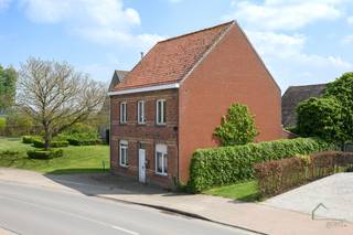 BEVEREN AAN DE IJZER: Renovatieproject en/of (deels) te slopen woonhuis met zuidgerichte tuin op 279m² grondopp.Heb je ook zo'n zin om de handen uit...