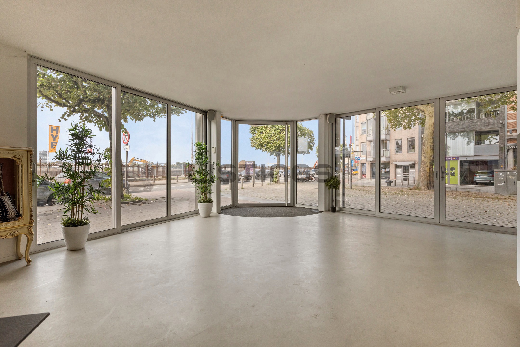 Duplexshowroom met kantoorruimte op zichtlocatie. - foto 2