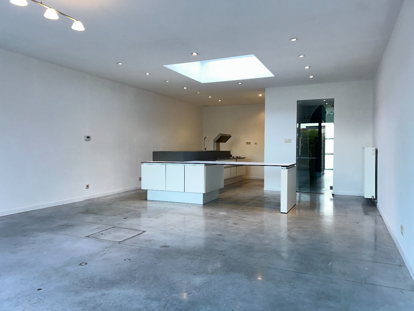 Verrassend ruime woning met 4 slaapkamers, garage en stadstuintje - foto 4