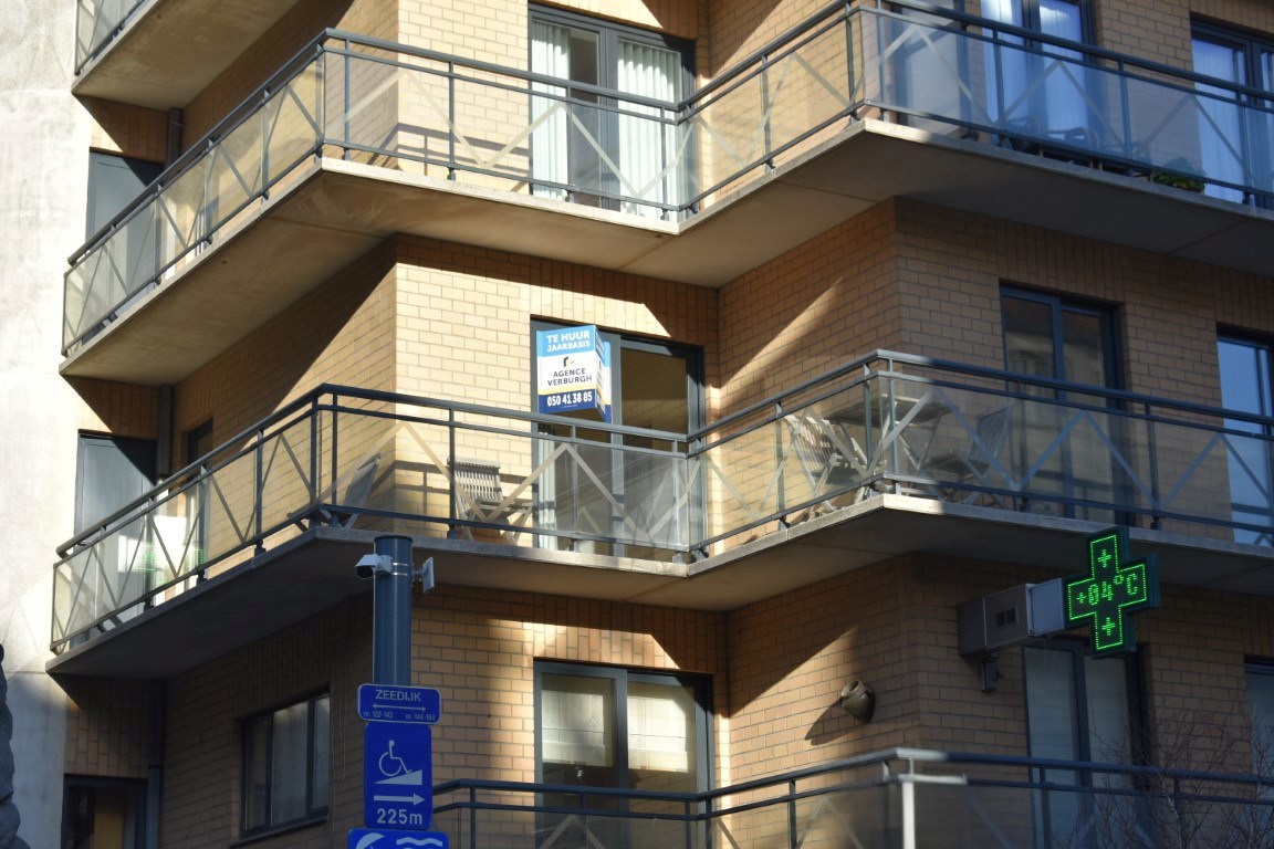 Centraal gelegen appartement met 2 slaapkamers - foto 2