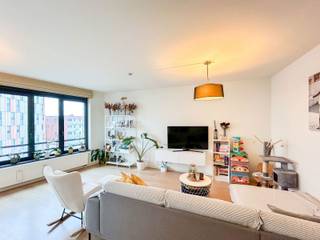 Appartement met 2 slaapkamers en parking op een ideale locatie! Bouwjaar 2008 - EPC B.Dit aangename appartement bevindt zich op de bovenste...