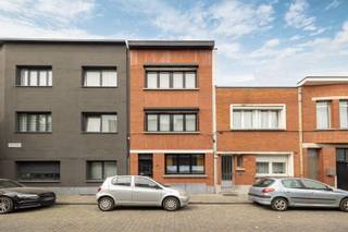 Ideale gezinswoning met vier slaapkamers Centraal gelegen dichtbij de stad, doch in een rustige straat.Alle voorzieningen zijn vlakbij zoals scholen,...