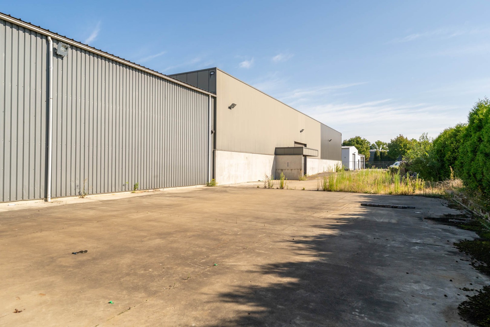 Bedrijfsgebouw met woonst te huur - foto 3