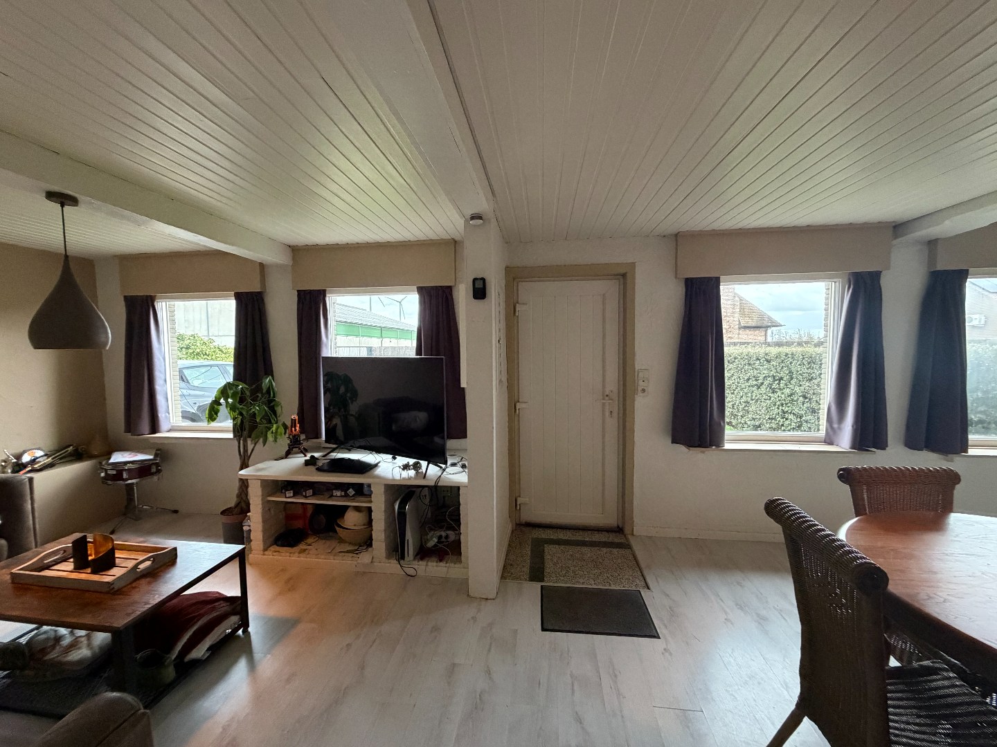 Charmante halfopen woning met garage, 2 slaapkamers en grote tuin - foto 3