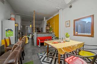 In de Lindenstraat bevindt zich deze ruime woning met een totale oppervlakte van ca. 246 m², inclusief een magazijn van meer dan 100 m². Deze...