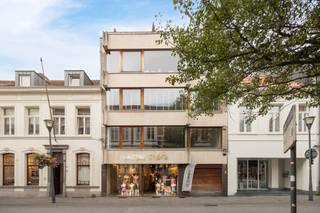 Nieuwe prijs - Ruim tweeslaapkamerappartement op de derde verdieping in het centrum van Turnhout, met lift, terras, ondergrondse autostaanplaats...