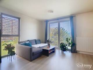 Dit energiezuinig hoekappartement bevindt zich in een recent gebouw (2017) nabij de Slachthuissite. U betreedt het appartement via de inkomhal...