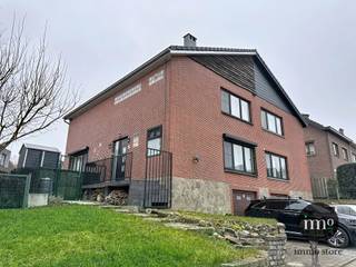 Ontdek samen met IMMO STORE deze PRAKTISCHE driegevelwoning in Dilbeek (Itterbeek) met TAL VAN MOGELIJKHEDEN!De woning biedt een LICHTRIJKE woonkamer...