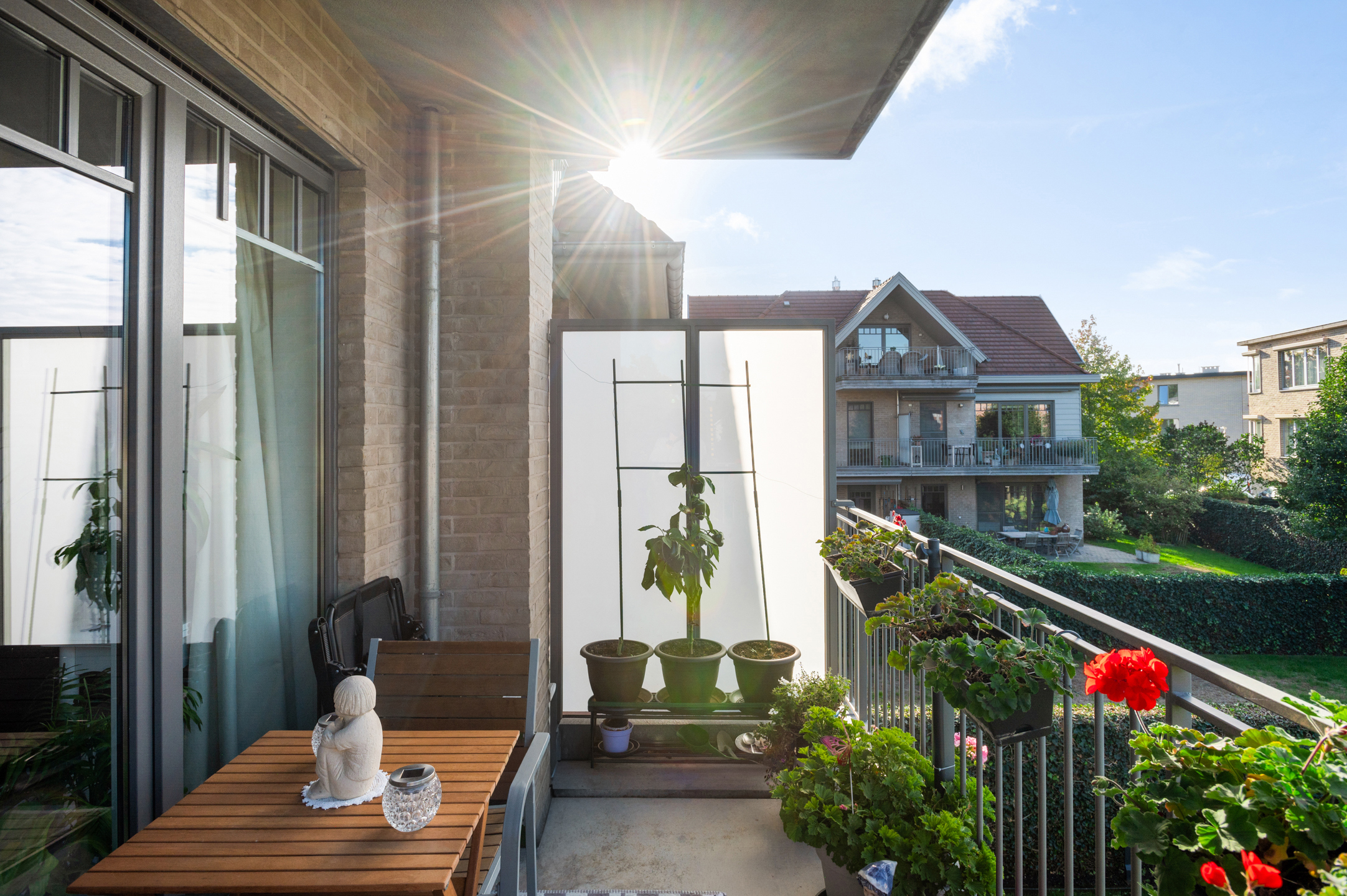 Recent twee-slaapkamer appartement met terras en garage - foto 5