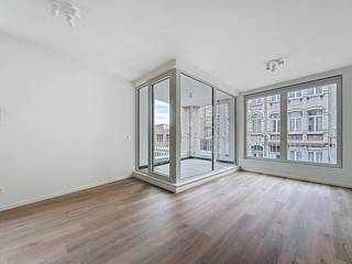 This bright 1-bedroom apartment for rent is located in a new residence in the Bleekhofstraat in Antwerp. In addition, accessibility is guaranteed by the proximity of various access roads and public transport. It is located near Zurenborg.Layout:- entrance hall - laminate living space that gives access to the terrace- cozy indoor terrace- fully equipped open kitchen with all appliances and modern comfort- storage room with connection for washing machine and dryer- bathroom with single sink and walk-in shower, toilet and towel dryer- spacious bedroom of approximately 12 m² with a terrace overlooking the courtyard- additional basement storage of 11m²Advantages:- new construction - extra basement storage and 2 places in the communal bicycle shed- terrace Monthly commission costs: 50 euro per month Are you interested in this apartment for rent in Antwerp? Don't hesitate to contact us. Do you also want to sell or rent your property? We are happy to help you out. Always at your service to help you with all your questions about real estate.